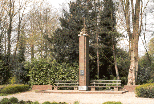 Foto Van der Lee-monument 2002