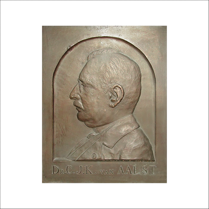 Bronzen portretreliëf CJK van Aalst