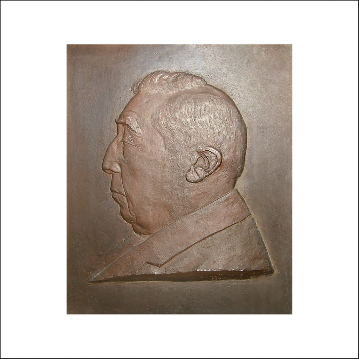 Bronzen portretreliëf M de Jong