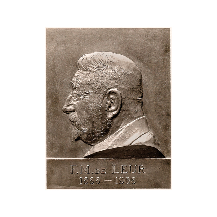 Bronzen portretreliëf FM de Leur