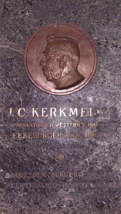 Gedenkplaat met plaquette, J.C. Kerkmeijer